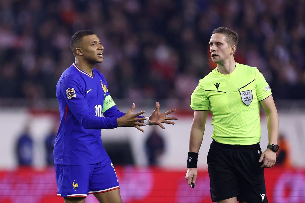 不到7小时，中国网球1胜1负！金花双线飘红，布云朝克特1-2被逆转.